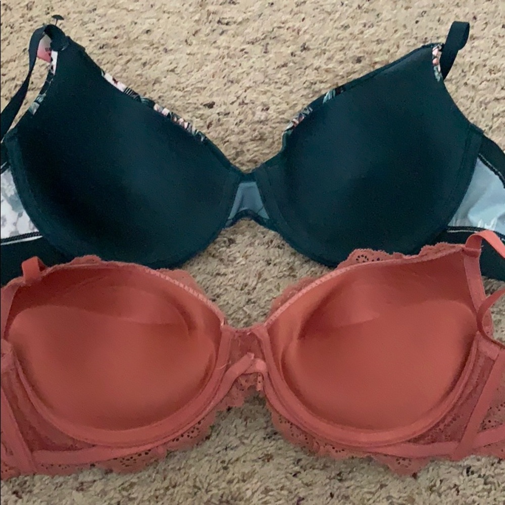 Bras - Picture 3 of 4